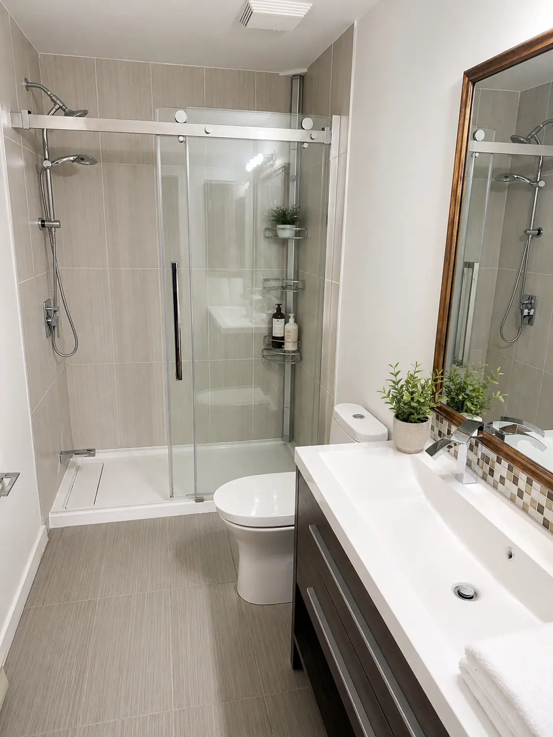 Full bathroom at 1490 Saint-Jacques Montreal condo